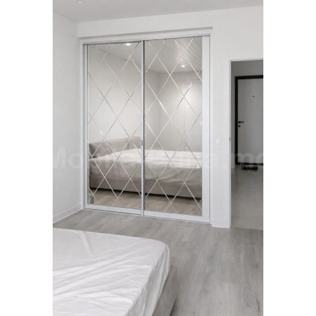 Двери-купе-в-нишу-для-спальни-с-зеркалом-ромбы